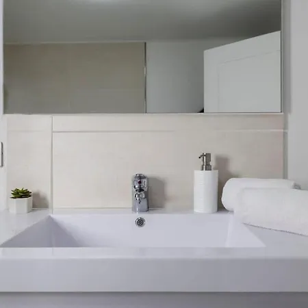 Penthouse 130m Hyper Centre - Parking - Jacuzzi דירה